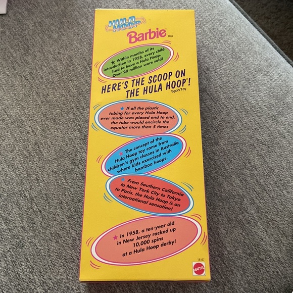 Hula Hoop Barbie - Picture 4 of 4